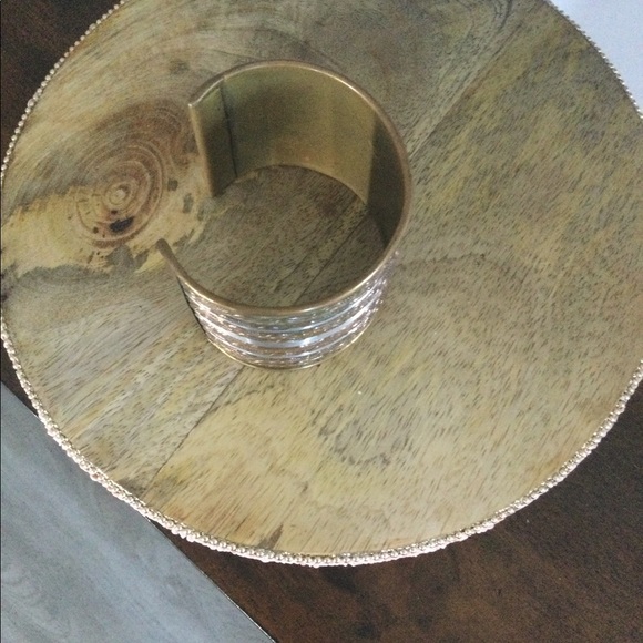 Metal cuff bracelet - Picture 3 of 3